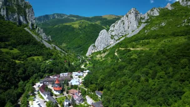 Монастырь Раме Расположенный Среди Красивых Гор Траскау Округ Альба Румыния — стоковое видео