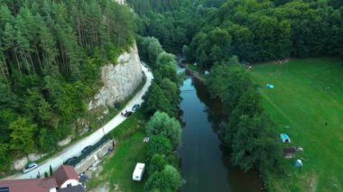 Crisul Repede nehri, Apuseni dağları, Bihor, Romanya 'nın insansız hava aracı görüntüsü. İHA hava görüntüleri. 