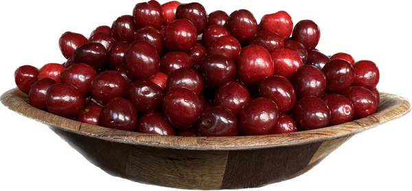 一堆成熟的樱桃躺在一个被白色隔离的盘子上 成熟的红色浆果成熟的水果许多浅背景的勃艮第樱桃 — 图库照片