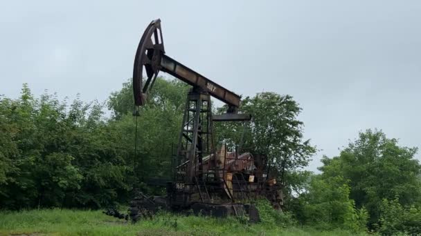 地下からの油の抽出 石油ステーションポンプ鉱物 — ストック動画