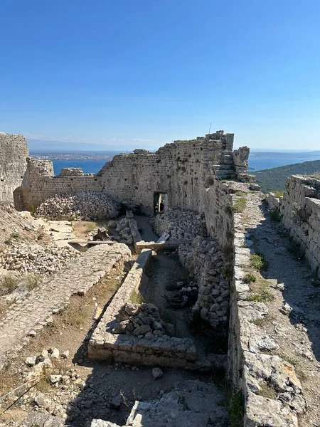 Ruines Une Vieille Forteresse Sommet Une Montagne Ancien Mur Forteresse — Photo