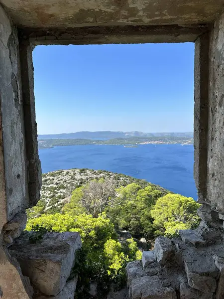 stock image View of the sea from St. Michael's Fortress on the island of Ugljan in Croatia. Old fortress stones on a mountain overlooking the Adriatic Sea. Ancient stones of an old seaside town.