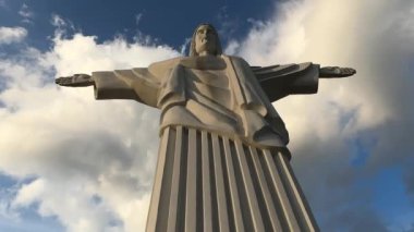 Kurtarıcı İsa 'nın heykeli, Brezilya heykelinin kopyası. İsa 'nın Anıtı, mimari anıt. Tanrı 'nın oğlunun beton heykeli, kollar açık..
