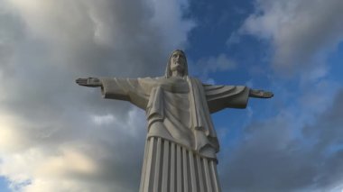 Kurtarıcı İsa 'nın heykeli, Brezilya heykelinin kopyası. İsa 'nın Anıtı, mimari anıt. Tanrı 'nın oğlunun beton heykeli, kollar açık..