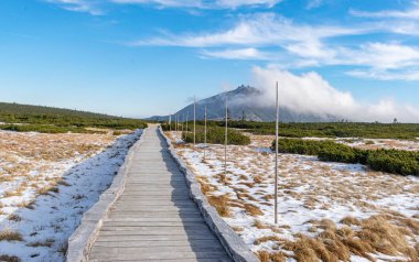 Çek Cumhuriyeti, Krkonose, Snezka Dağı 'na giden yürüyüş yolu