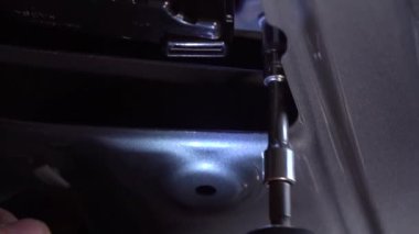 Burada otomotiv montaj süreçlerinde ve uygulamalarında kullanılan bağlama mekanizmasının ayrıntılı bir görünümünü sunuyoruz.