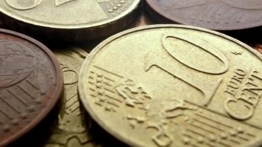 Dağınık Euro bozukluklarının geçmişi. Euro yakın plan. metal para.