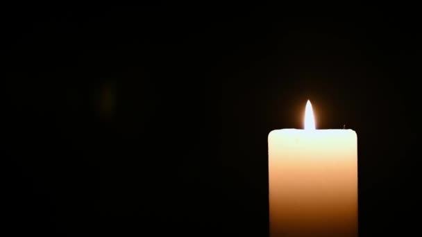 배경에서 외로운 촛불을 뭔가를쓸 빈자리가 있습니다 — 비디오