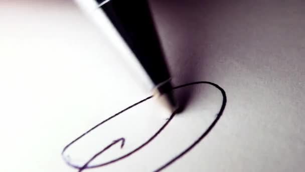 用钢笔在文件上签名 缔结一项协定 — 图库视频影像