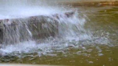 Fıskiyeye su sıçradı. Fıskiyeye su sıçraması, soyutlama..