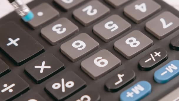 Contador Banquero Usando Una Calculadora Para Calcular Números Concepto Contable — Vídeos de Stock