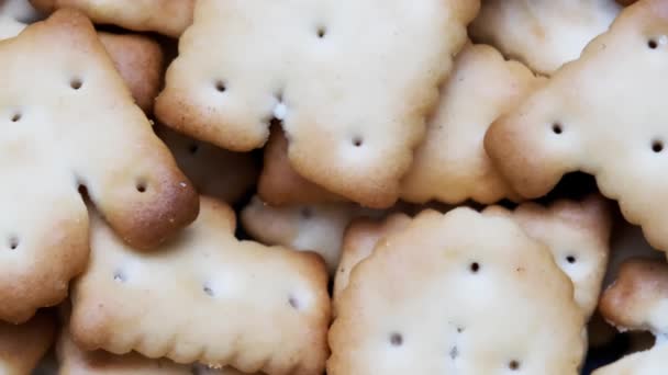 Peynirli Bisküvilerin Arka Planı Çıtır Krakerler Çay Için Atıştırmalıklar Yukarıdan — Stok video