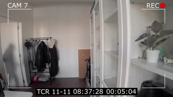 Kamera Ochrony Włamywacza Masce Okradającego Dom Nagrywanie Telewizji Przemysłowej — Wideo stockowe