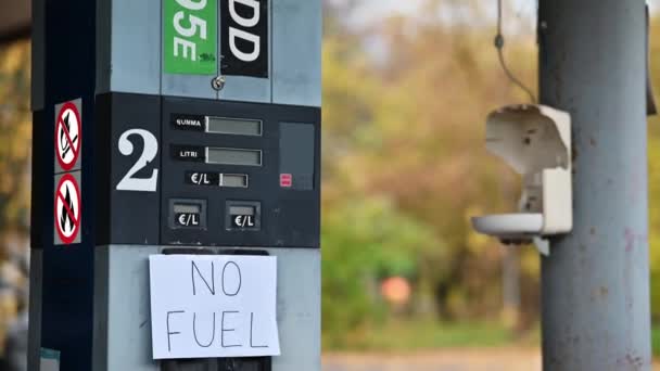 加油站没有燃料 由于缺乏燃料 加油站关闭了 油泵坏了 — 图库视频影像