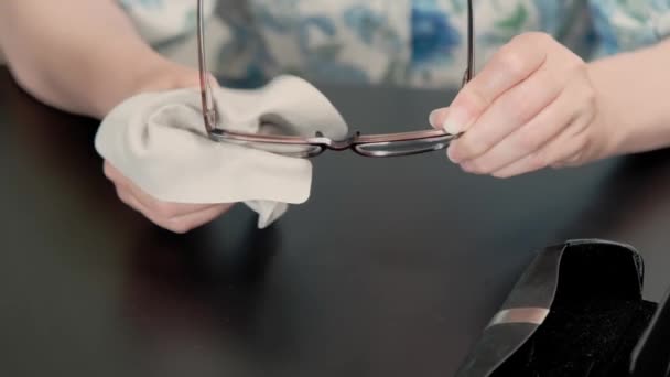 Women Cleaning Fashion Glasses Lenses Light Microfiber Cloth Healthcare Vision — Stock Video