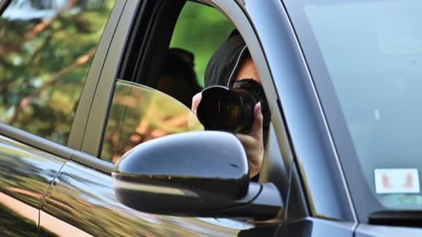 Egy Magánnyomozó Kocsiban Filmez Paparazzik Autóban Ülnek Lefényképeznek Egy Híres — Stock videók