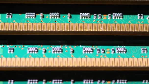 计算机Ram芯片连接器的特写 用于Pc主板的存储芯片槽 — 图库视频影像
