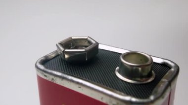 Elektronik Test Sondalarının Yakın Görüntüsü Bir Minimalist Ayardaki 9V Bataryaya Bağlı