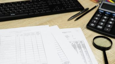 İş Bulma Kurumuna Son Verme Bildirisi 'nin Kapanışı Ofis Masasında' Kovuldun 'metni