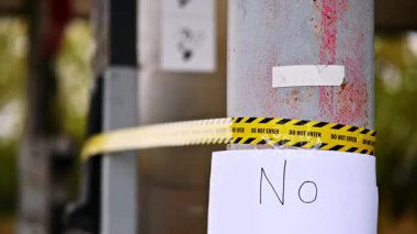 Açık Hava Alanında Benzin İşareti Olmayan Boş Benzin İstasyonu Bantları