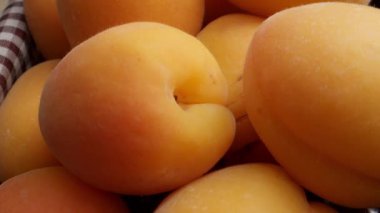 Taze Olgun Şeftalilerin Yakın Çekimi Canlı Doğal Yaz Meyvesi Gösterimi Oluşturuyor