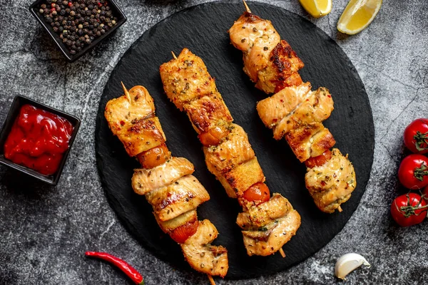 Grilled Chicken Skewers Vegetables Spices Black Stone Background — Stock Photo, Image