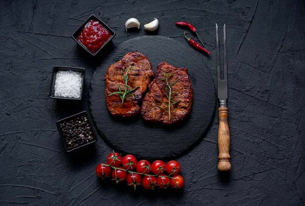 Grilled Beef Steak Vegetables Spices Black Background — Stock Photo, Image