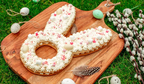 Easter Rabbit Shaped Cake Eggs Flowers — Stock Photo, Image