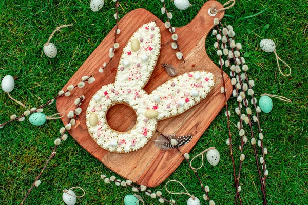 Easter Rabbit Shaped Cake Eggs Flowers — Stock Photo, Image