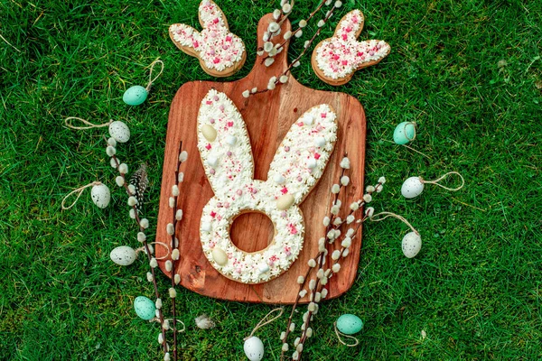 Easter Rabbit Shaped Cookies Board Eggs Flowers — Stock Photo, Image