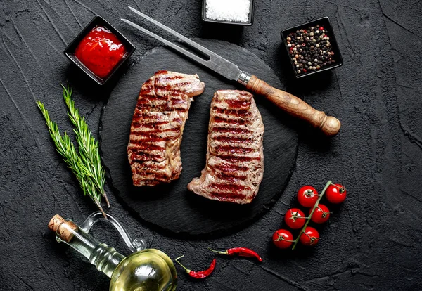 Gegrilde Biefstuk Met Kruiden Groenten Van Dichtbij Bekijken Voedselconcept — Stockfoto