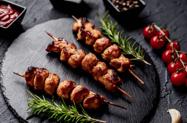 Grilled Pork Meat Skewers Spices Vegetables Close View — Stock Photo, Image
