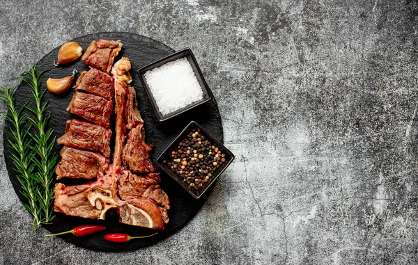 Heerlijk Gegrild Vlees Met Specerijen Rozemarijn — Stockfoto