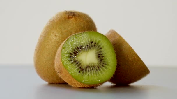 Proaspăt Suculent Kiwi Auriu Aproape Rotativ — Videoclip de stoc