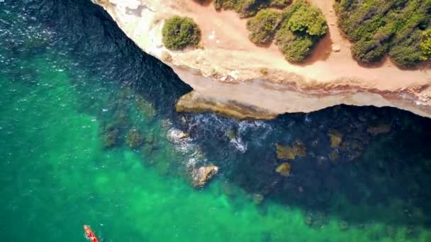 Vliegend Uitzicht Vanuit Lucht Benagil Grotten Atlantische Oceaan Kust Lagoa — Stockvideo