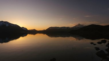 Lanin Ulusal Parkı, Patagonya, Arjantin 'in destansı alacakaranlık panoramik çekimi
