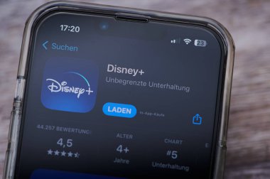 Mainz, Almanya - 02 Ağustos 2023: Uygulama mağazasındaki bir Alman akıllı telefonundaki Disney uygulamasının simgesi