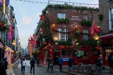 Dublin, İrlanda - 21 Aralık 2023 Dublin 'deki Tapınak Barı