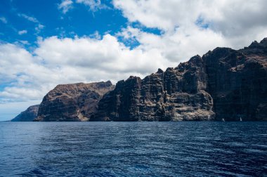 Los Gigantes 'teki ünlü uçurumlar Kanarya Adaları' nın batısında.