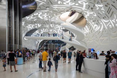 Dünyanın En Güzel Binası - Dubai Ticaret Merkezi yakınlarındaki Şeyh Zayed yolunda bulunan Geleceğin Müzesi, 4 Ocak 2024