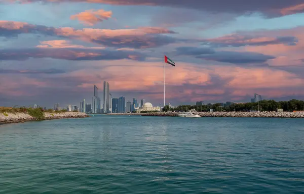 Abu Dabi silueti ve BAE bayrağı, Birleşik Arap Emirlikleri