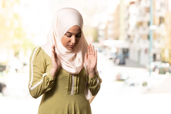 Bella Donna Musulmana Hijab Vestire Moschea Pregare — Foto Stock