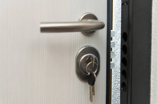 Moderní Kovový Klíč Klíčová Díra Dveře Velmi Odolné Ocelové Dveře — Stock fotografie