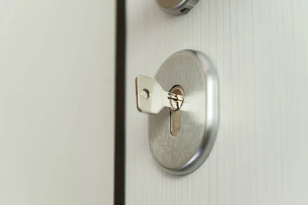 Moderní Kovový Klíč Klíčová Díra Dveře Velmi Odolné Ocelové Dveře — Stock fotografie