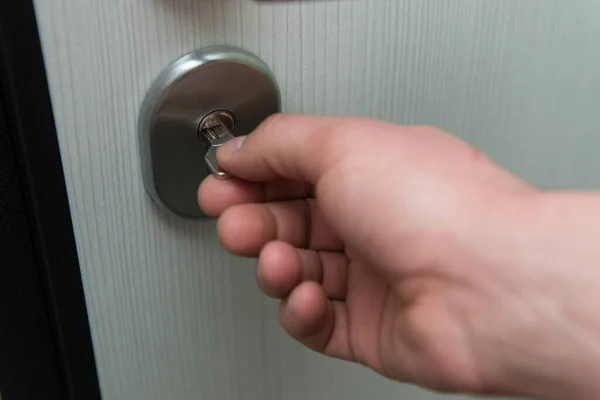 Замикання Або Розблокування Дверей Допомогою Ключа Рукою — стокове фото
