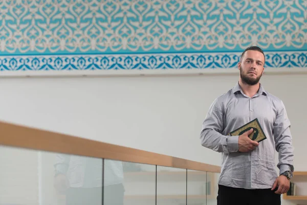 Portrait Muslim Man Holding Holy Islamic Book Koran Mosque — Stock Photo, Image