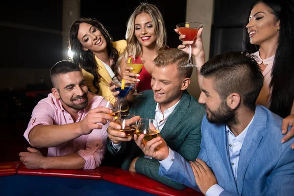 Three Couples Gamble Night Roulette Table Casino Drinking Alcohol Celebrate — Stock Photo, Image