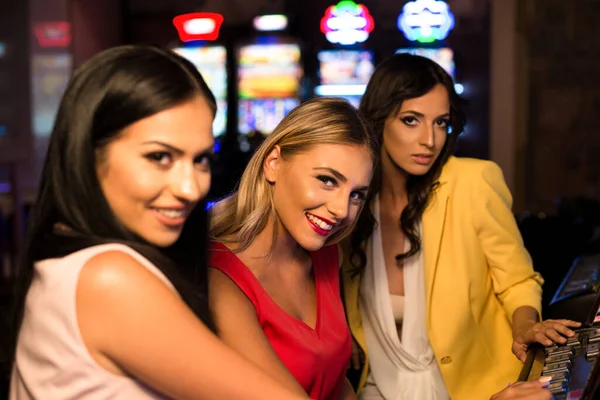 Young Women Night Automat Machine Casino Celebrate — Stock Photo, Image