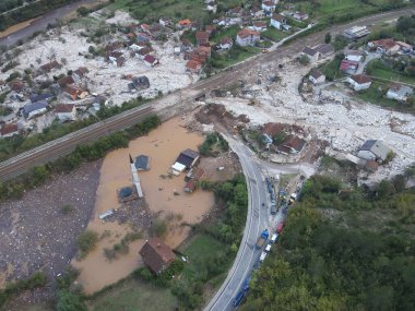Jablanica, Donja Jablanica, Bosna-Hersek - 4 Ekim 2024: Yıkıcı Heyelan ve Sel Altının Havadan Görünümü
