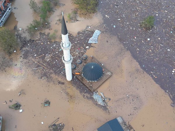 Ябланица, Доня-Ябланица, Босния и Герцеговина - 4 октября 2024 года: Воздушный вид опустошительных оползней и наводнений